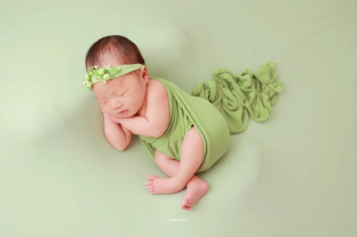 慈利宝宝拍嗝吐奶