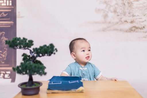 慈利三个月宝宝抬头不稳